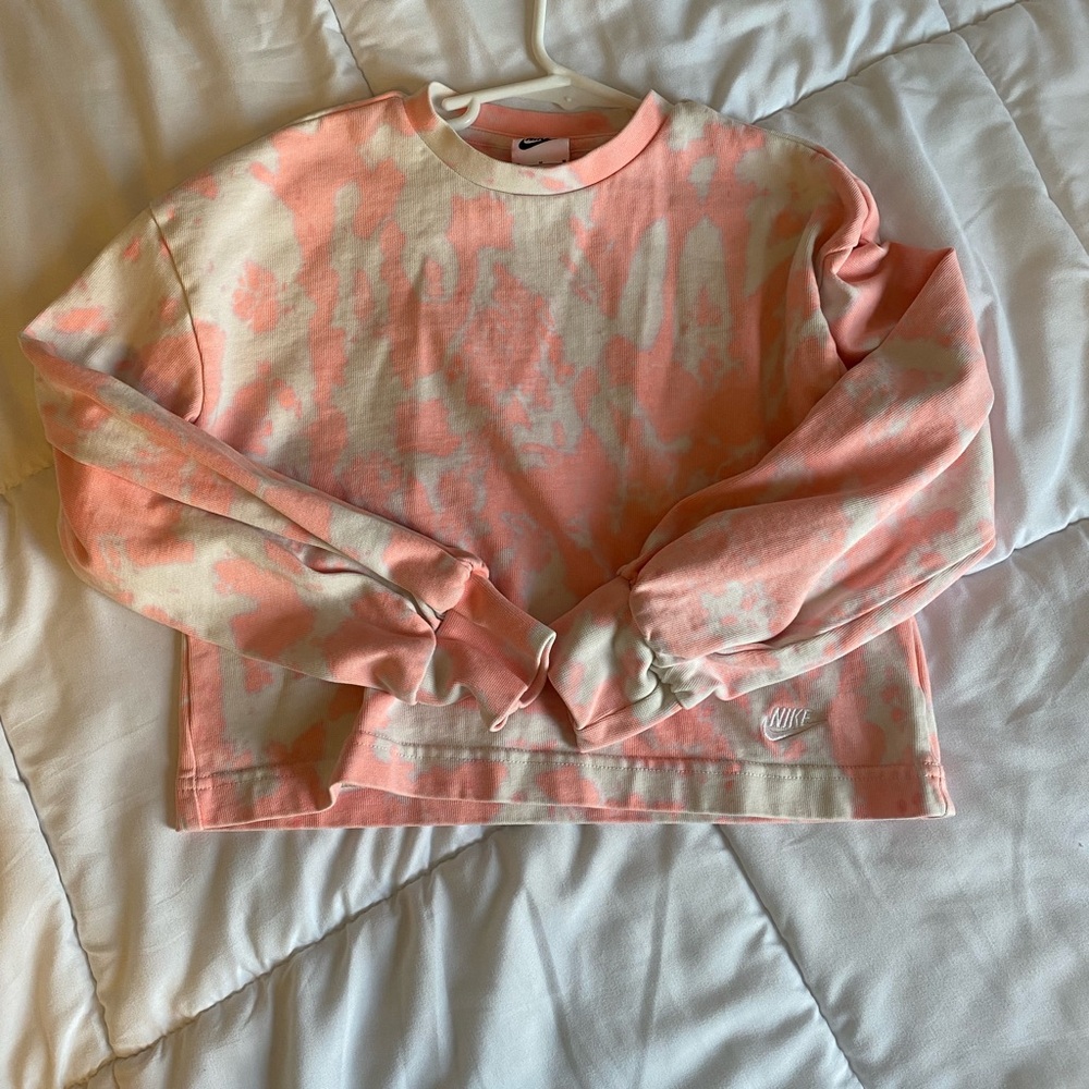 Nike Girls (kids) size medium nike crew neck (slightly cropped)